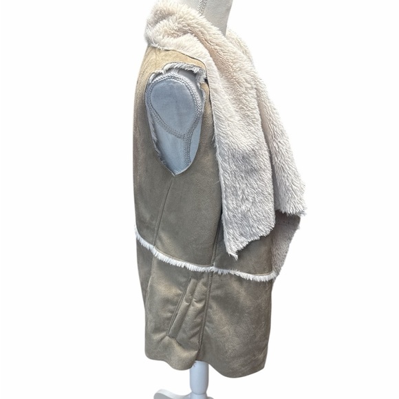 Quinn Tan Faux Suede Vest With Ivory Shearling, Lining Size M - Picture 3 of 13